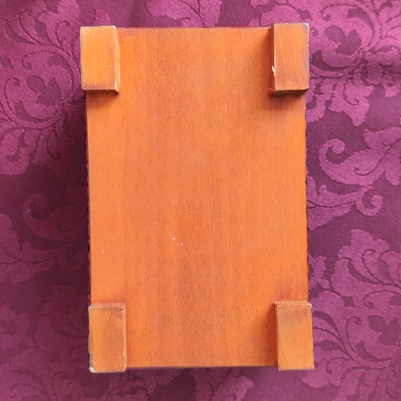 Krakow Wawel Wooden Polish Box with Lock and Key - Picture 11 of 14